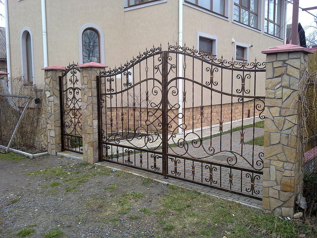 Кованые ворота для дома