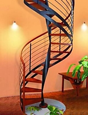 Деревянная лестница на косоурах или тетиве