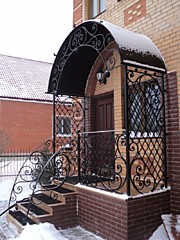 Козырьки кованые над крыльцом